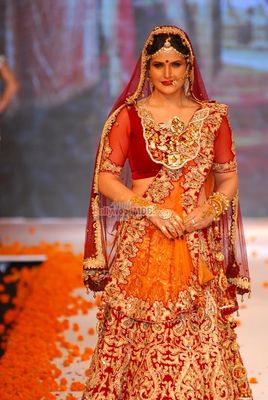 Stars walk the ramp for the Swarovski Show at the IIJW 2014