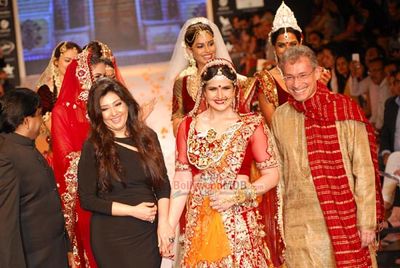 Stars walk the ramp for the Swarovski Show at the IIJW 2014