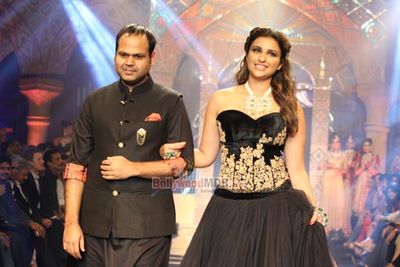 Stars walk the ramp for Aks by Birdhichand Ghanshyamdas show at the IIJW 2014
