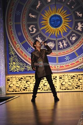 Neetu Chandra walks the ramp at the Grand of India International Jewellery Week 2014