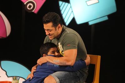 Salman Khan promotes film 'KICK' on Disney show Captain Tiao
