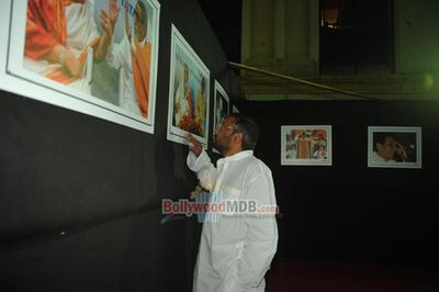 Bolly Celebs at the Bombay News Photographer Association (BNPA) is organized Photo exhibition titled 'Eka Vadlachi Kahani' (The Tale of a Storm) on the Life of Late Balasaheb Thackeray
