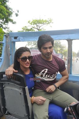 Varun Dhawan and Nargis Fakhri take BEST bus ride to promote film 'MAIN TERA HERO'