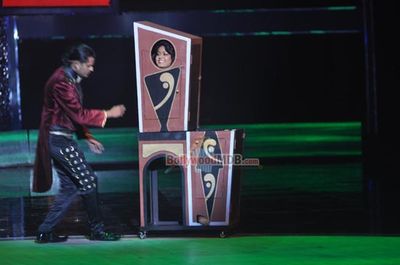 Amitabh Bachchan promotes 'Bhootnath Returns' on the Grand Finale of India's Got Talent Season 5
