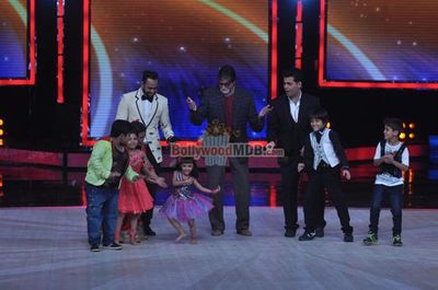 Amitabh Bachchan promotes 'Bhootnath Returns' on the Grand Finale of India's Got Talent Season 5