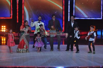 Amitabh Bachchan promotes 'Bhootnath Returns' on the Grand Finale of India's Got Talent Season 5