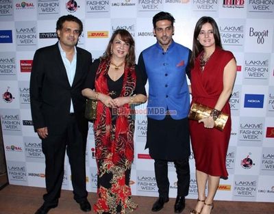 Sonakshi Sinha showstopper for Manish Malhotra's fashion show at Lakme Fashion Week Summer Resort 2014