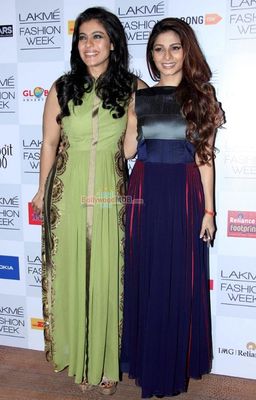Sonakshi Sinha showstopper for Manish Malhotra's fashion show at Lakme Fashion Week Summer Resort 2014