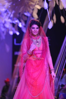 Jacqueline Fernandez showstopper for Tarun Tahiliani show at LFW Summer Resort 2014