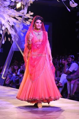 Jacqueline Fernandez showstopper for Tarun Tahiliani show at LFW Summer Resort 2014