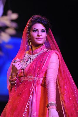 Jacqueline Fernandez showstopper for Tarun Tahiliani show at LFW Summer Resort 2014