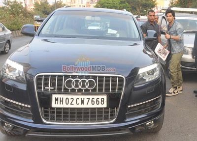 Varun Dhawan snapped with his Audi Q7 car during 'MAIN TERA HERO' promotions