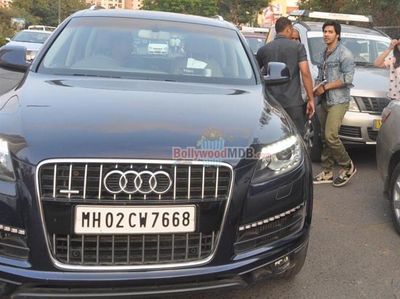 Varun Dhawan snapped with his Audi Q7 car during 'MAIN TERA HERO' promotions