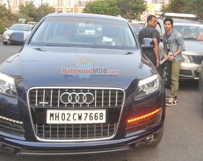 Varun Dhawan snapped with his Audi Q7 car during 'MAIN TERA HERO' promotions