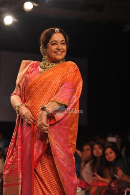 Kiran Kher showstopper for Gaurang show at LFW Summer Resort 2014