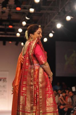 Kiran Kher showstopper for Gaurang show at LFW Summer Resort 2014