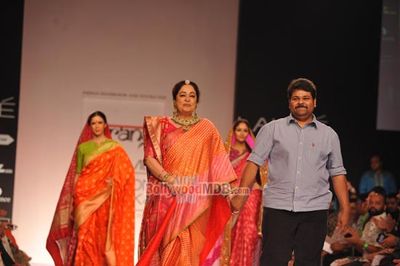 Kiran Kher showstopper for Gaurang show at LFW Summer Resort 2014