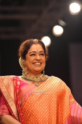 Kiran Kher showstopper for Gaurang show at LFW Summer Resort 2014