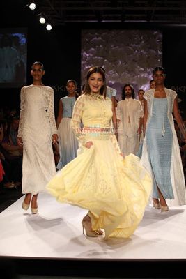 Dia Mirza showstopper for Anita Dongre show at LFW Summer Resort 2014