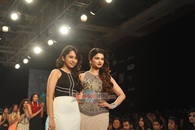 Prachi Desai showstopper for Sonaakshi Raaj show at LFW Summer Resort 2014
