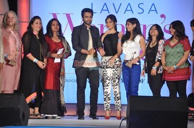 Amitabh Bachchan, Neha Sharma, Jackky Bhagnani at the Lavasa Women's Drive 2014 Awards Ceremony
