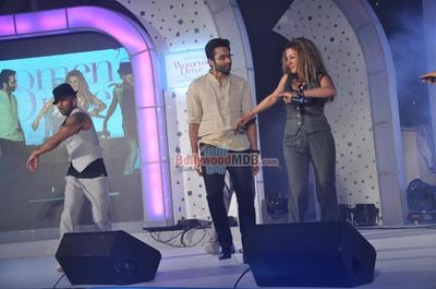 Amitabh Bachchan, Neha Sharma, Jackky Bhagnani at the Lavasa Women's Drive 2014 Awards Ceremony