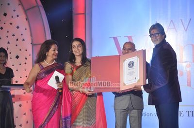 Amitabh Bachchan, Neha Sharma, Jackky Bhagnani at the Lavasa Women's Drive 2014 Awards Ceremony