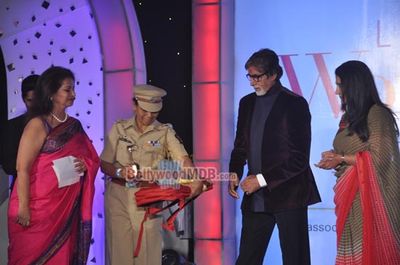 Amitabh Bachchan, Neha Sharma, Jackky Bhagnani at the Lavasa Women's Drive 2014 Awards Ceremony