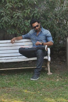 Jackky Bhagnani & Neha Sharma promote 'Youngistaan' on TV Show 'Dil Dosti And Dance' sets