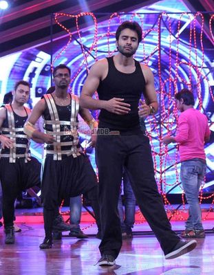 Jackky Bhagnani promotes 'YOUNGISTAAN' on Boogie Woogie sets