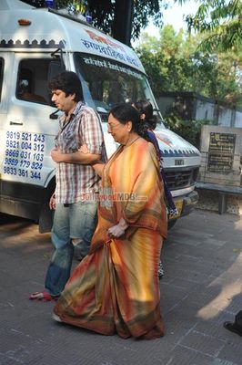 Bollywood Celebs at the funeral of veteran actress Nanda