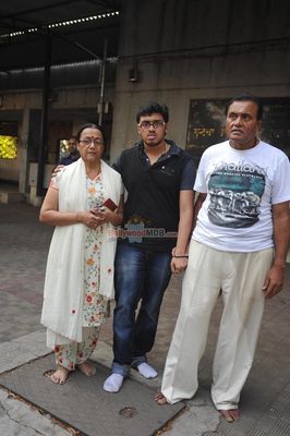 Bollywood Celebs at the funeral of veteran actress Nanda