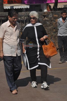 Bollywood Celebs at the funeral of veteran actress Nanda