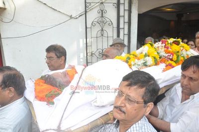 Bollywood Celebs at the funeral of veteran actress Nanda