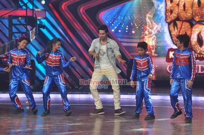 Amitabh Bachchan, Varun Dhawan, Ileana D'Cruz, Nargis Fakhri on BOOGIE WOOGIE Kids Championship Grand Finale sets