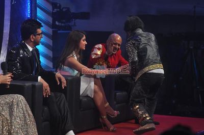 Amitabh Bachchan, Varun Dhawan, Ileana D'Cruz, Nargis Fakhri on BOOGIE WOOGIE Kids Championship Grand Finale sets