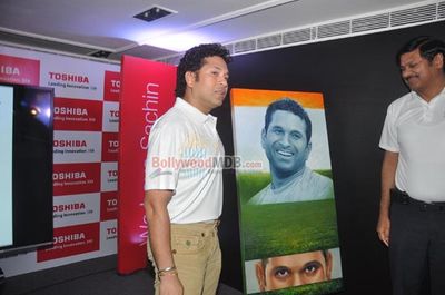 Sachin Tendulkar at the unveiling of his largest digital photo mosaic by Toshiba India