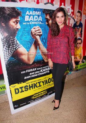Hot Bolly Celebs at film 'DISHKIYAOON' special screening