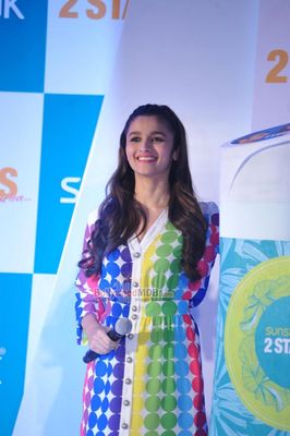 Alia Bhatt and Arjun Kapoor at film '2 States' and Sunsilk tie up promotional event