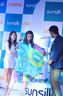 Alia Bhatt and Arjun Kapoor at film '2 States' and Sunsilk tie up promotional event