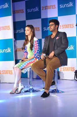 Alia Bhatt and Arjun Kapoor at film '2 States' and Sunsilk tie up promotional event