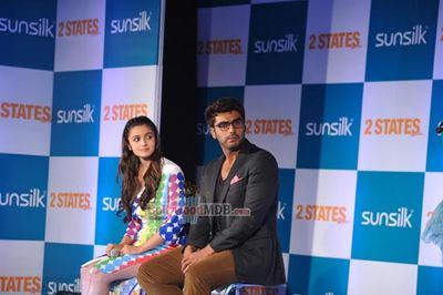 Alia Bhatt and Arjun Kapoor at film '2 States' and Sunsilk tie up promotional event