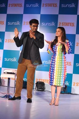 Alia Bhatt and Arjun Kapoor at film '2 States' and Sunsilk tie up promotional event