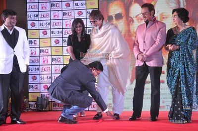 Amitabh Bachchan with Gulshan Grover at the unveiling of first look of 'Leader'