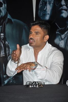 Suniel Shetty, Vinod Khanna, Vipinno at the press conference of the film 'Koyelaanchal'