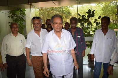 Waheeda Rehman, Subhash Ghai, J.Om Prakash with WICA pay tribute to veteran cinematographers of Bollywood V.K. Murthy and V. Babasaheb