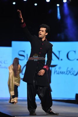 Bolly Celebs walk the ramp at 'Caring with Style' 9th Annual Fashion Show