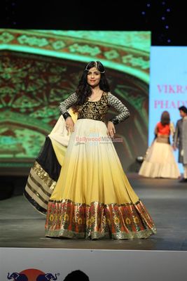 Bolly Celebs walk the ramp at 'Caring with Style' 9th Annual Fashion Show