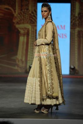 Bolly Celebs walk the ramp at 'Caring with Style' 9th Annual Fashion Show