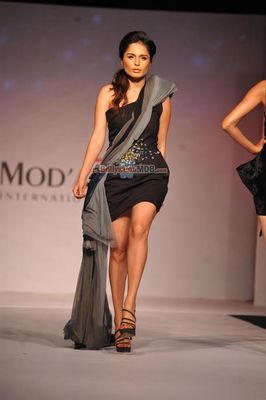 Hot Bollywood Celebs at the Mod'Art International Annual graduating fashion show